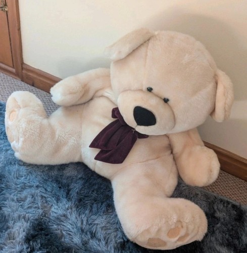 Very large teddy bear big - bear,